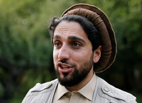 ادای احترام پسر احمد شاه مسعود بر پیکر رهبر شهید انقلاب