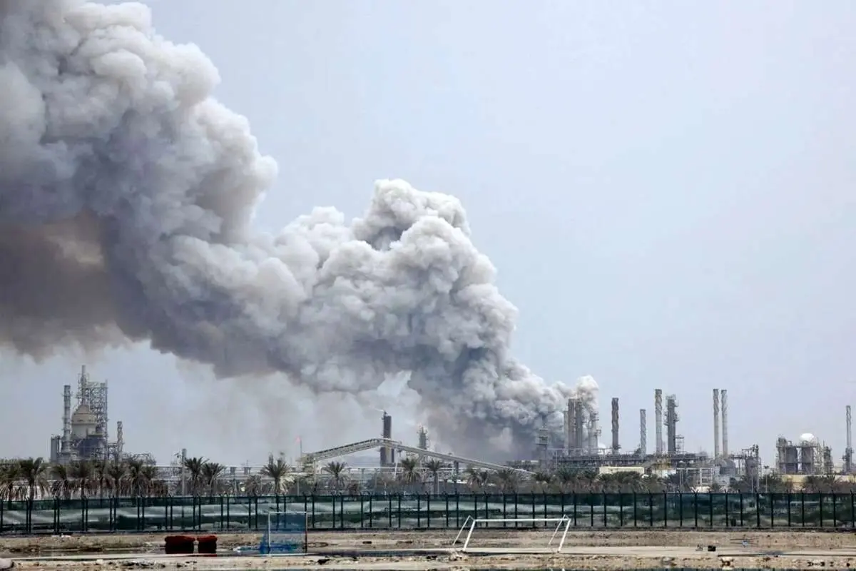 خبر مهم سپاه درباره انهدام ایستگاه پمپاژ مخازن آمریکا در بحرین خبر مهم سپاه درباره انهدام ایستگاه پمپاژ مخازن آمریکا در بحرین