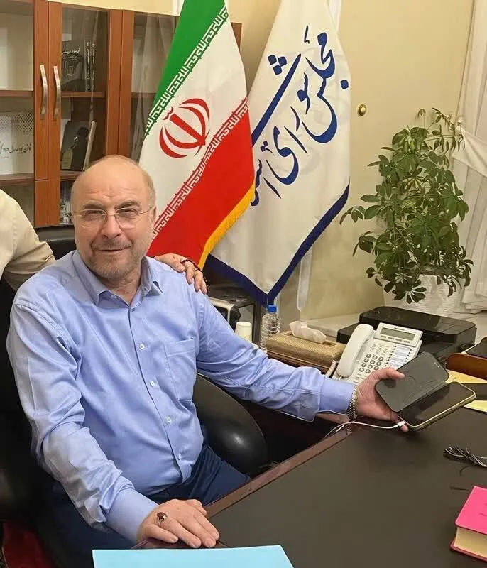 عکس/گوشی آمریکایی قالیباف سوژه شد