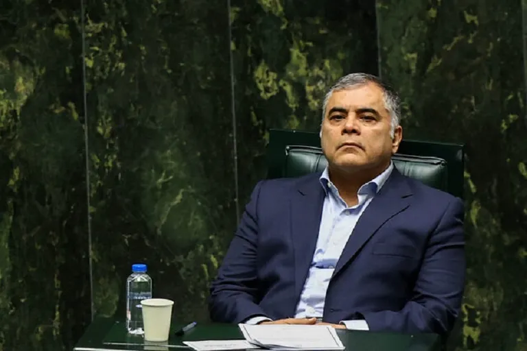 کارنامه مردود محسن پاک‌ نژاد؛ از افت شدید درآمد ارزی تا بازی با عزل و نصب‌ها