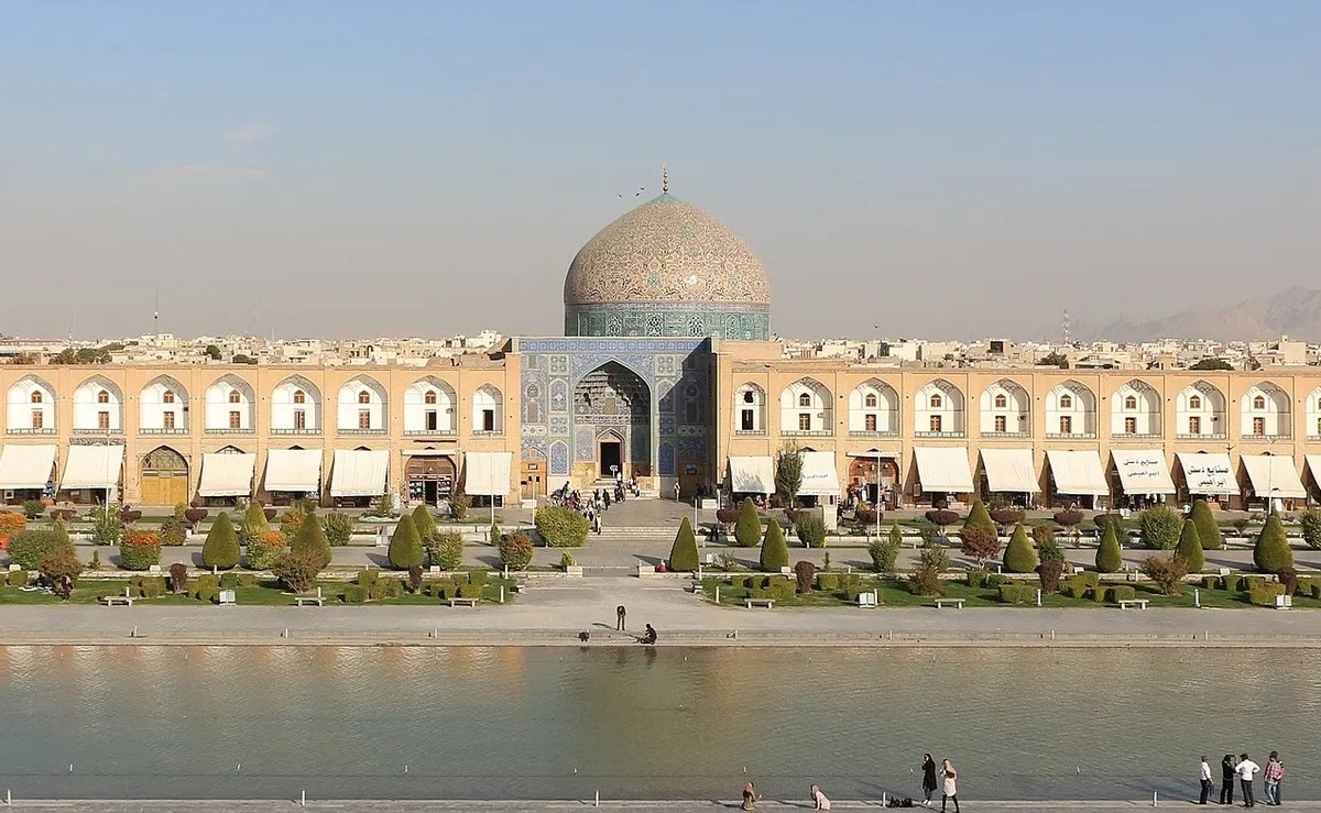 فیلم/اشکالات عجیب مرمت گنبد مسجد شیخ لطف‌الله