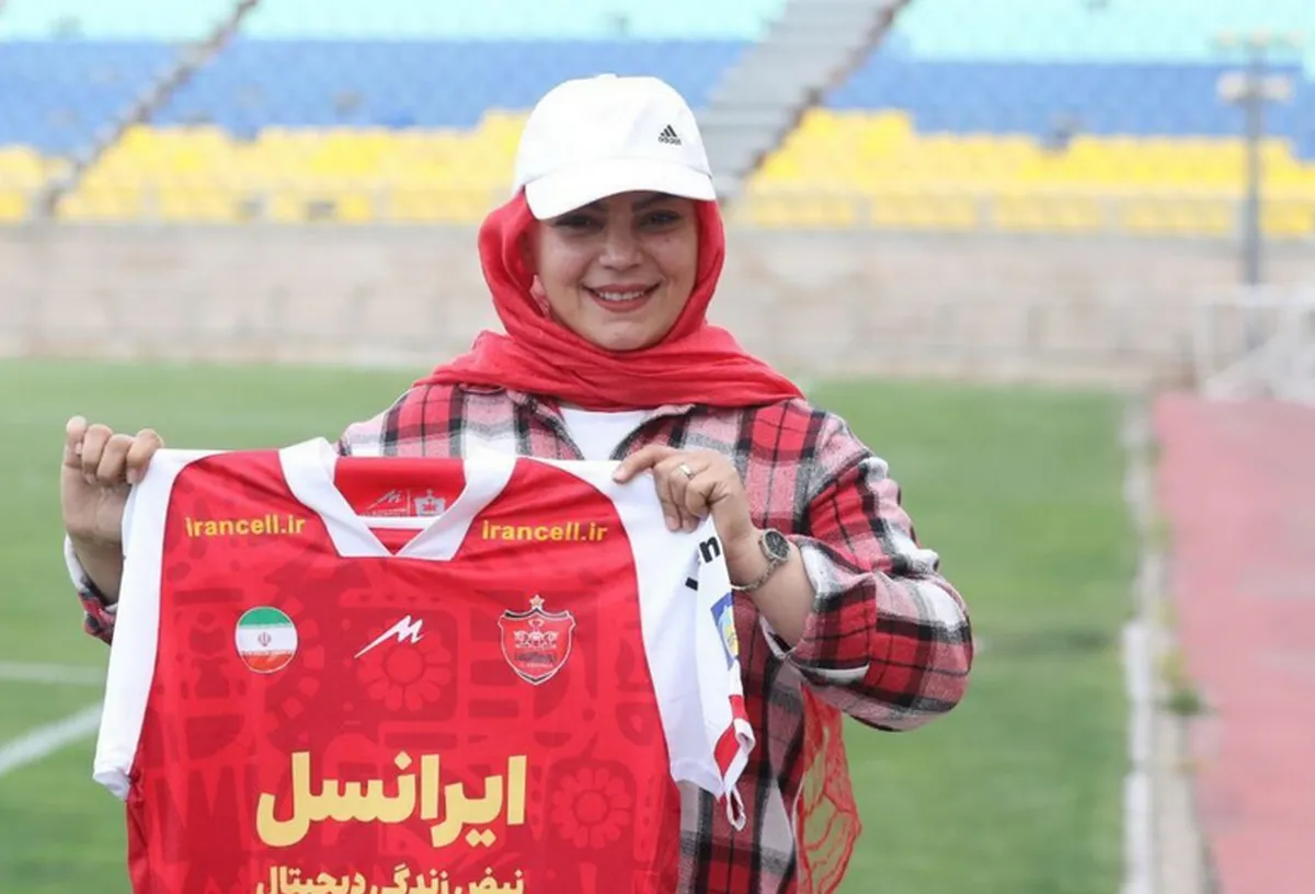 ملاقات عادل فردوسی‌پور با زن پرسپولیسی + عکس