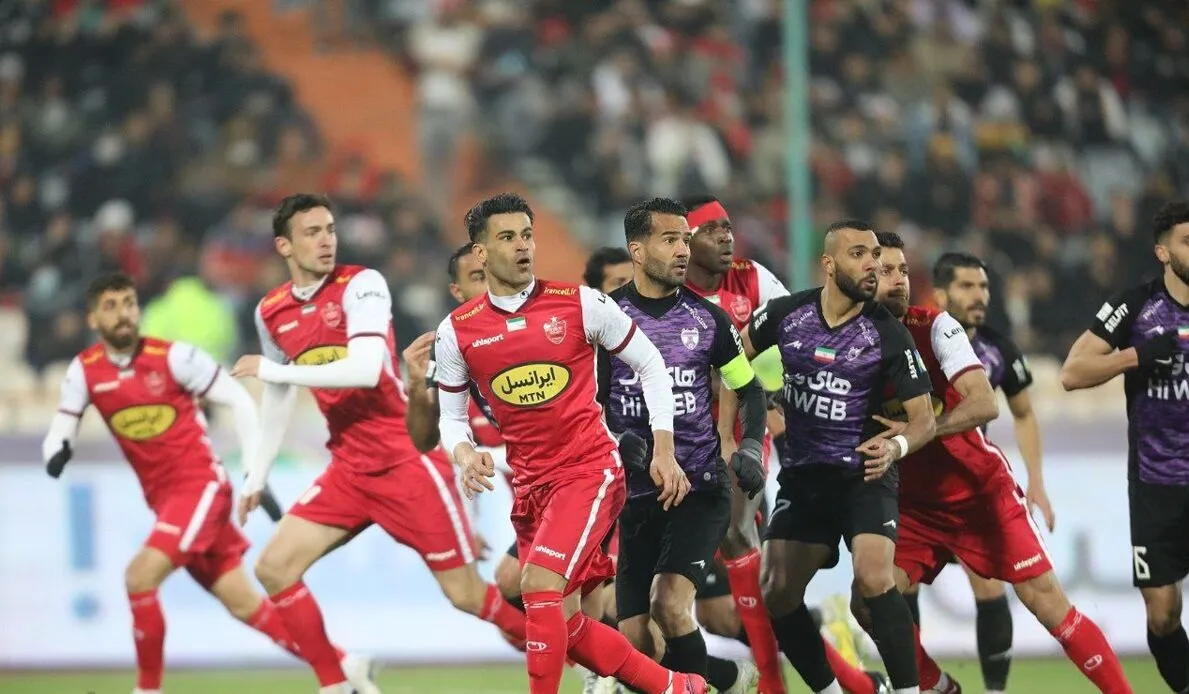 باخت پرسپولیس و ماندن استقلال در جمع مدعیان + جدول