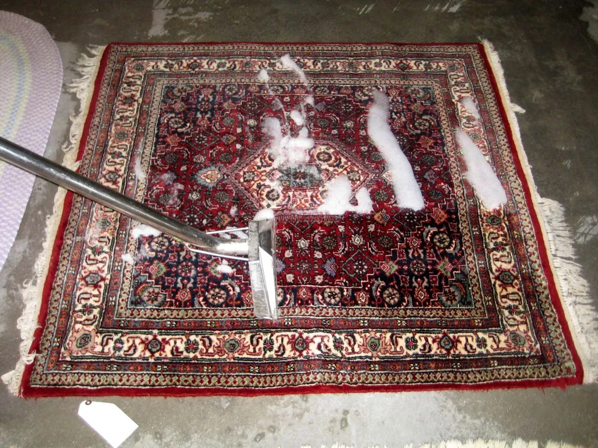 علل و راه‌های پیش‌گیری از زردی فرش پس از شستن