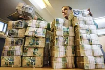 ردپای نقدینگی ۱۵ هزار هزار میلیاردی در بازار طلا و خودرو