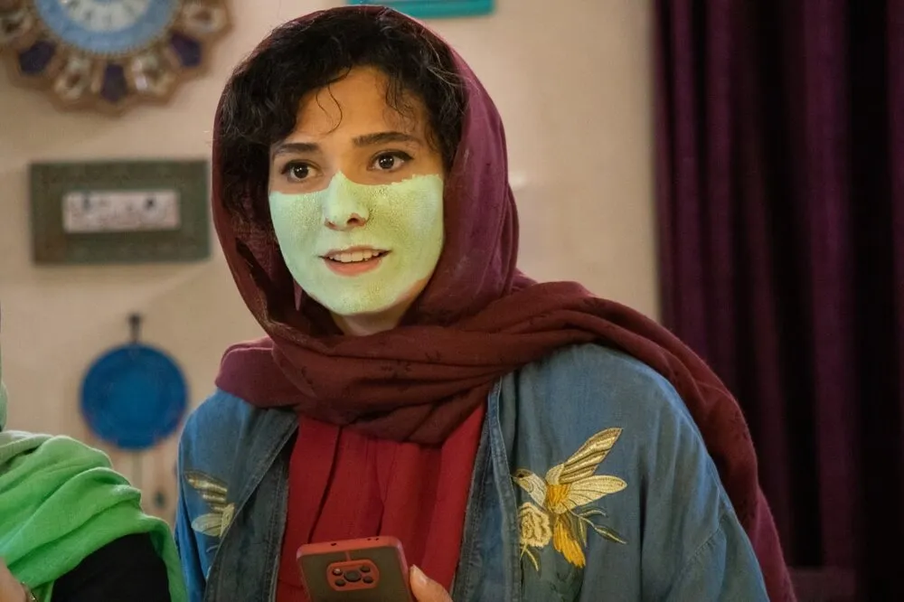 نقاشی عجیب روی صورت مینا وحید + عکس