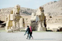 ساخت‌وساز کنار تخت جمشید؛ چه کسی مجوز ساخت در حریم این اثر تاریخی را امضا کرد؟