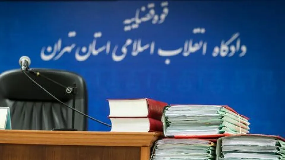 اکبر طبری‌ها چگونه در نظام اداری رخنه می‌کنند؟/ در ایران آدم‌ها مهمتر از سیستم و نظام هستند