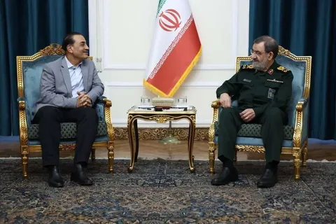 تاکید محسن رضایی بر عدم خروج مواد هسته‌ای غنی شده از کشور
