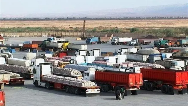 قبل از هر کاری به فکر گشایش مرز‌ها باشید/ فعالان اقتصادی بلاتکلیف مانده‌اند