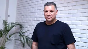 عکس/ اکبر عبدی پشت علی دایی ایستاد