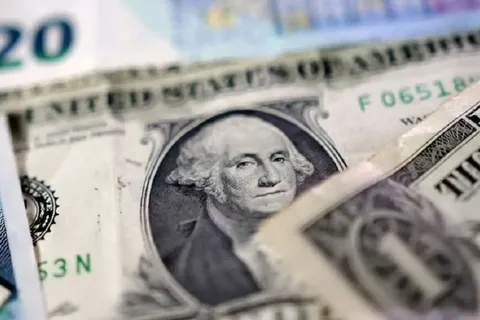 دلار چرا گران شد؟ ۳ عامل پشت پرده جهش قیمت ارز در بازار آزاد
