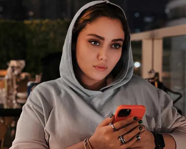 عکس /شادی مختاری با یک ژست هنری و جذاب