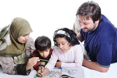 ۲۷.۳ سالگی میانگین سن مادران ایرانی در تولد اولین فرزند؛ پدر ۳۲.۱ سالگی