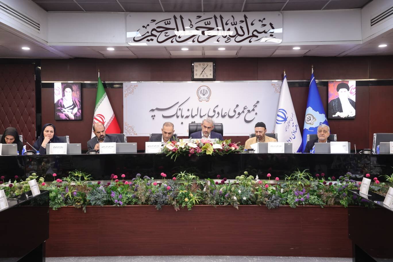 تقدیر وزیر اقتصاد از بانک سپه برای بومیسازی سامانههای بانکی تقدیر وزیر اقتصاد از بانک سپه برای بومیسازی سامانههای بانکی