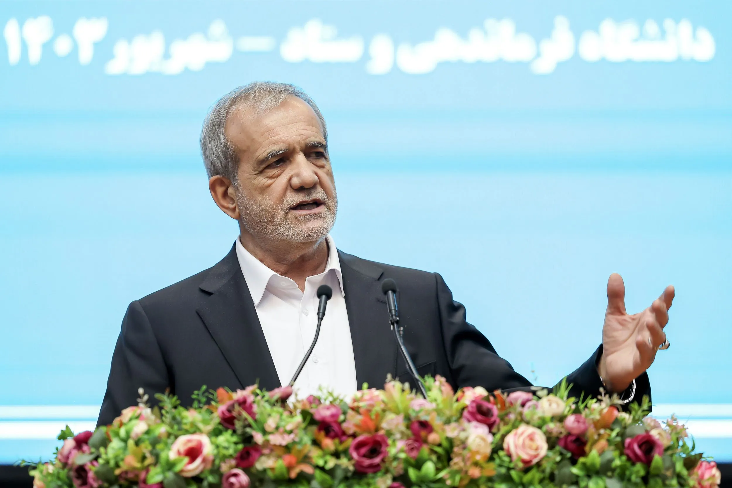 پزشکیان: طرف هیچ تجربه‌ای ندارد، اما، چون حزب اللهی است، ناگهان مدیر می‌شود
