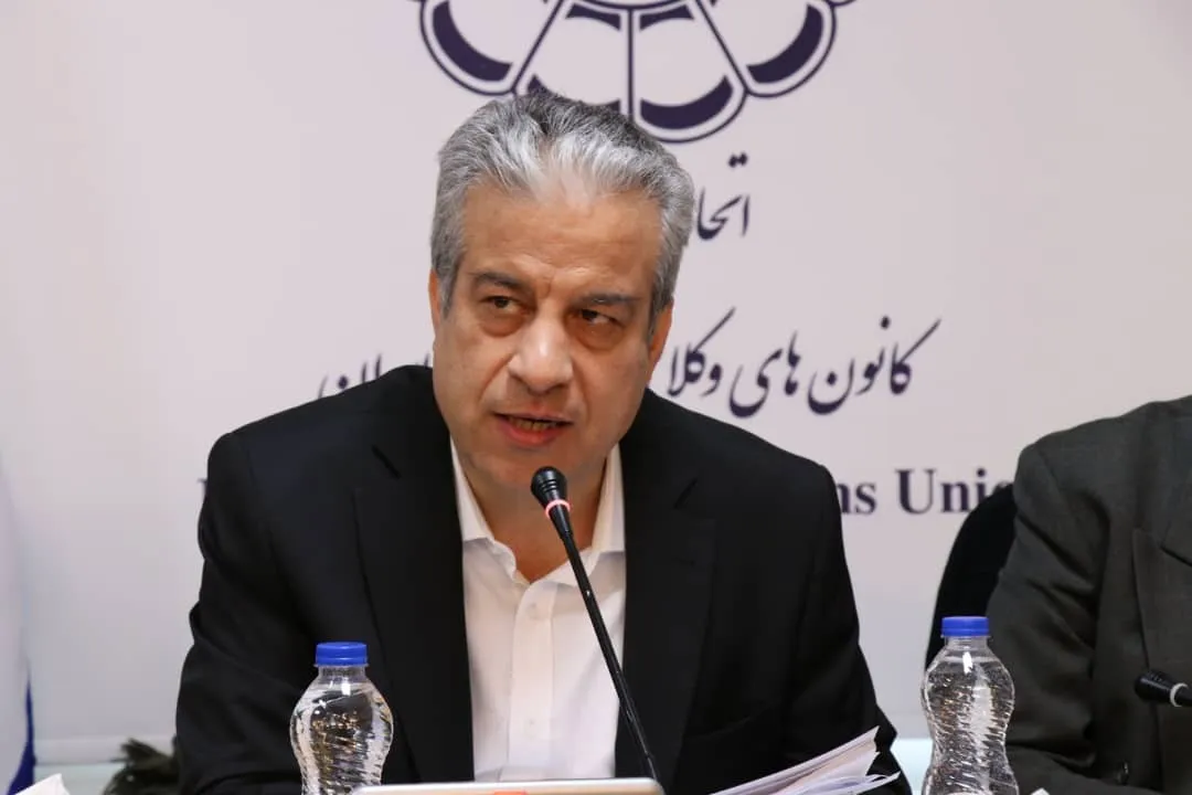 تحلیلی بر دادرسی عادلانه با تاکید بر استقلال وکیل از منظر قرآن و روایات