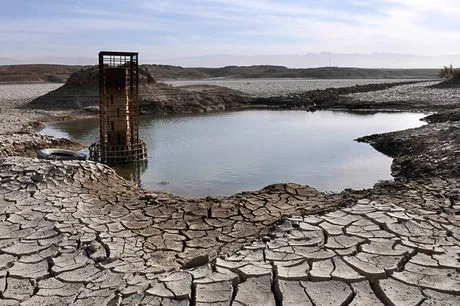 احتمال تعطیلی کارخانه‌ها به دلیل کم‌آبی