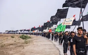 فیلم/یک موکب در عراق به زائران آیفون ۱۷ صلواتی داد!