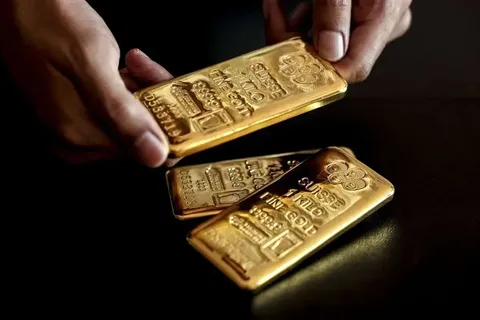 طلا به کف قیمت خورد؛ سقوط اونس جهانی ادامه دارد