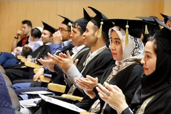 عکس دانشجوی دانشگاه آزاد تهران شرق با زیرشلوار هلوکیتی وایرال شد!