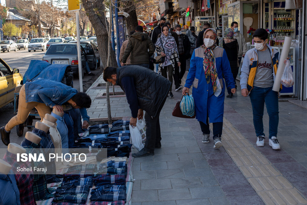 اواخر اسفند ۱۳۹۹ وضعیت شهر ارومیه نارنجی گزارش شده بود که این عامل باعث ممنوعیت سفر به این شهر در دوران سفر های نوروزی سال ۱۴۰۰ شد اما با این حال روند رو به رشد مبتلایان به کووید ۱۹ در این شهر موجب شده تا این شهر در هفته دوم فروردین در لیست شهر های قرمز کرونایی قرار بگیرد.