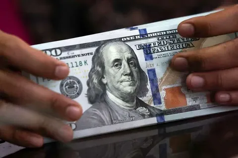 چرا دلار دوباره گران شد؟ / مهم‌ترین دلایل افزایش قیمت دلار