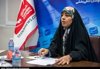 عکس / واکنش تند دختر شهید شادمانی نسبت به متن سخنرانی لاله مرزبان پس از دریافت جایزه