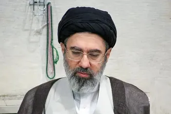 رهبر انقلاب: سلام به فرزندان عزیزم؛ نامه‌های پُرمهرتان را خواندم