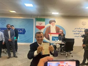 چهره احمدی‌نژاد طی ۱۹ سال از این رو به آن رو شد!