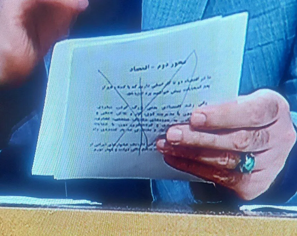 عکس /حاشیه مناظره؛ قاضی‌زاده هاشمی یک برنامه اقتصادی خود را خط زد!