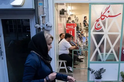 آرامش در قهوه‌خانه، تلاطم در میز مذاکره