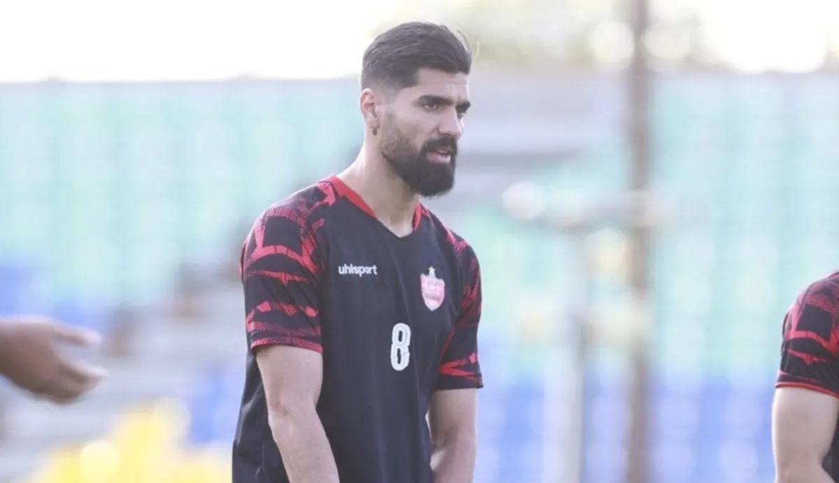 هافبک جنجالی پرسپولیس به شرق آسیا می‌رود