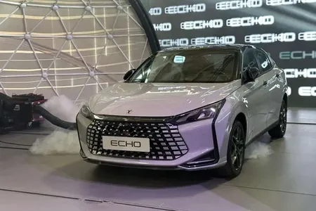 همه چیز درباره نبرد لاماری اکو و کی‌ام‌سی J۷ / برنده واقعی بازار خودروی ایران کدام است؟