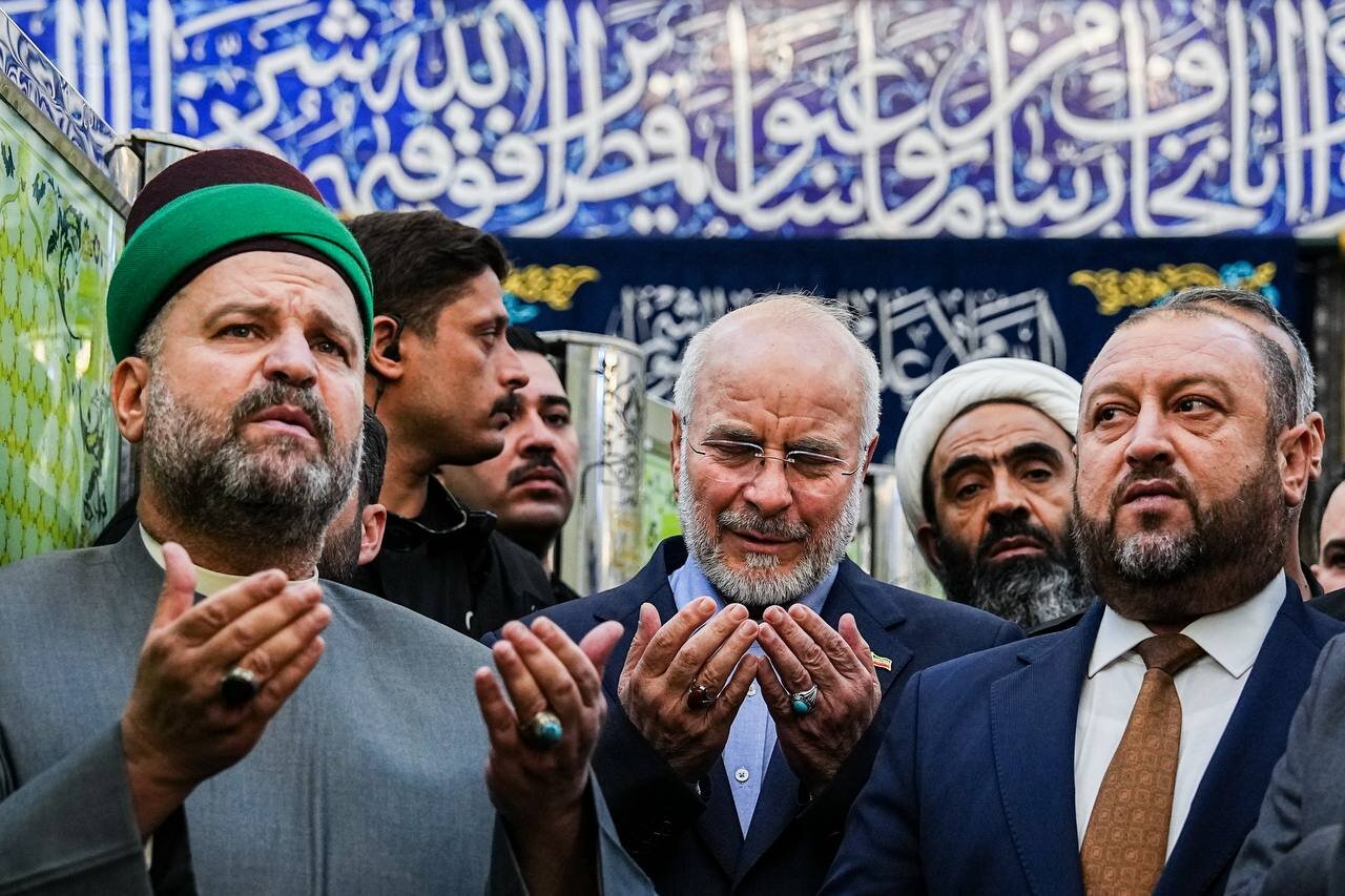 عکس/ گریه‌ قالیباف در زیارت حرم حضرت عباس(ع)