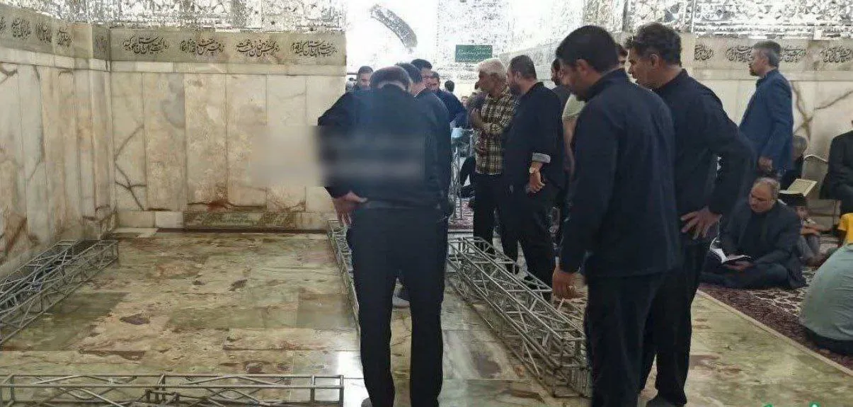 عکس/آماده‌سازی محل دفن رئیس جمهور فقید در حرم مطهر امام رضا«ع»