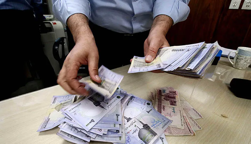 مردم امسال ۴۰ درصد بیشتر پول در بانک ها سپرده کردند