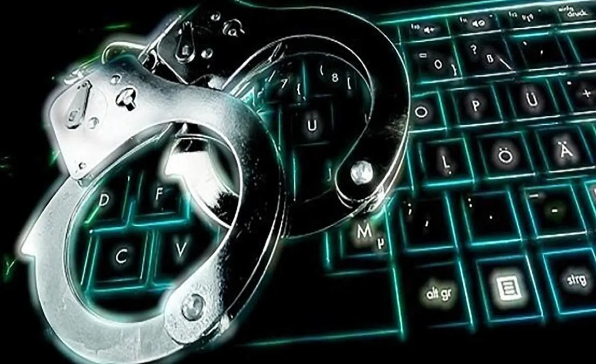 عکس‌های برهنه دختر شیرازی آبرویش را برد