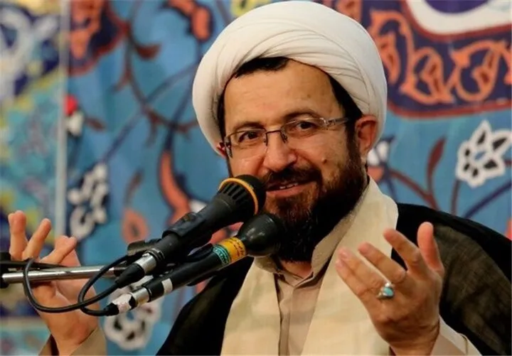 سخنران پیش از خطبه نماز جمعه شیراز: بیمه ولایت برای مردم هزینه‌هایی دارد