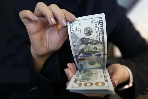 قیمت دلار تا پایان سال چقدر می‌شود؟ / ۳ سناریوی مهم برای آینده بازار ارز