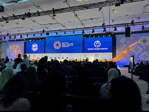 حضور وزیر اقتصاد ایران در اجلاس سالانه صندوق بین‌المللی پول و بانک جهانی در بانکوک