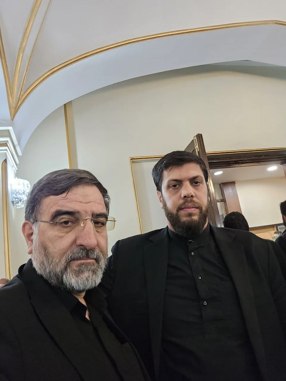 عکس سلفی با محافظ خبرسازِ ابراهیم رئیسی