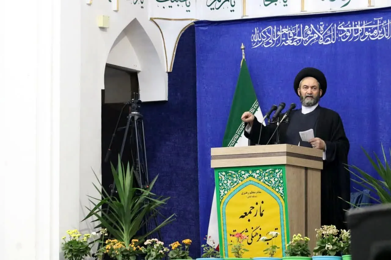 خطیب جمعه اردبیل: دولت آلمان با دیدار با علی کریمی خود را پایین آورد