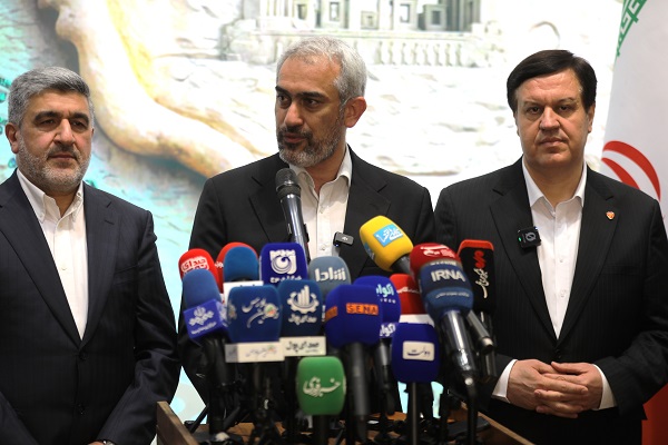 آغاز پذیره نویسی نخستین صندوق ارزی کشور از سوی بانک ملت و با حضور وزیر اقتصاد آغاز پذیره نویسی نخستین صندوق ارزی کشور از سوی بانک ملت و با حضور وزیر اقتصاد