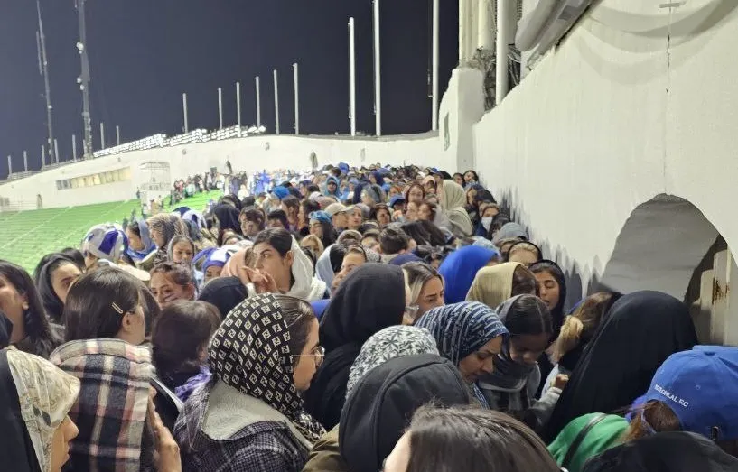 زنان تماشاگر بازی استقلال در استادیوم حبس شدند