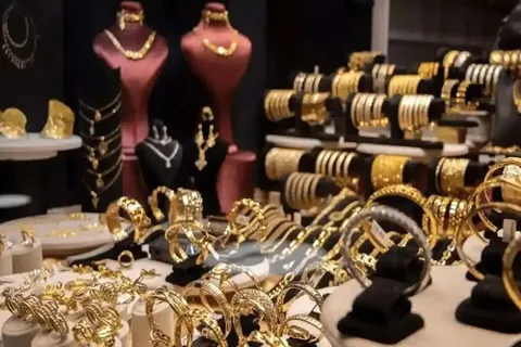سقوط آزاد طلای جهانی؛ اونس طلا به ۴۳۰۲ دلار سقوط کرد/ قیمت طلا باز هم پایین می‌آید؟