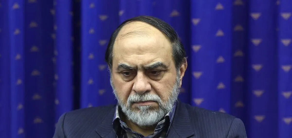 فیلم/ حرکت عجیب رحیم‌پور ازغدی در صداوسیما