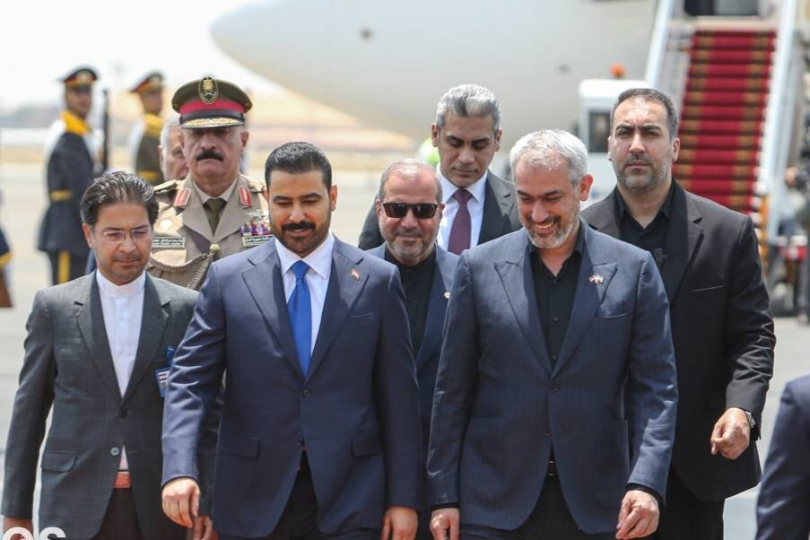 نخستوزیر عراق با استقبال وزیر اقتصاد وارد تهران شد نخستوزیر عراق با استقبال وزیر اقتصاد وارد تهران شد