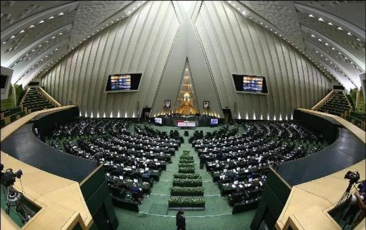 یک هیات رئیسه تمام مردانه در مجلس/ چرا زنان بهارستان در دام معامله‌گرایی گرفتار می‌شوند؟