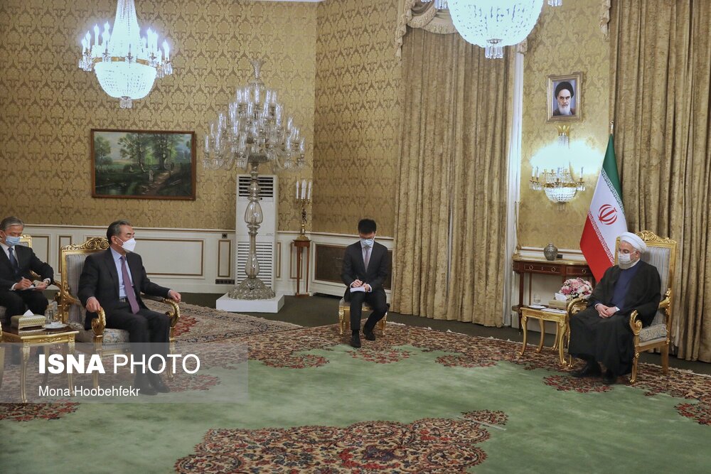 وانگ ئی وزیر امور خارجه چین، شنبه ۷ فروردین، با حسن روحانی، رییس جمهوری در مجموعه حافظیه سعدآباد دیدار و گفتگو کرد.